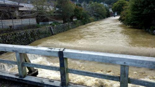 嵐山川の流れ２.jpg